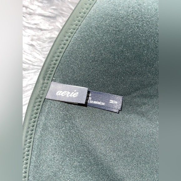 BUNDLE of Medium size bikini tops 1 Abercrombie 2 Aerie EUC - Picture 10 of 10